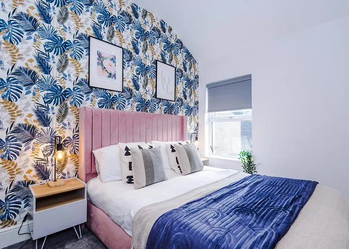 Sleek 6 Bedroom Abode In