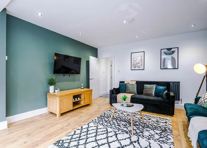 Sleek 6 Bedroom Abode In *