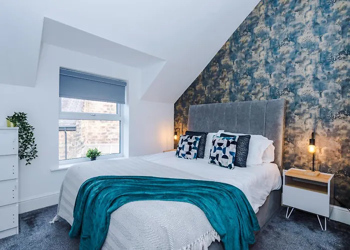 Sleek 6 Bedroom Abode In * Harrogate