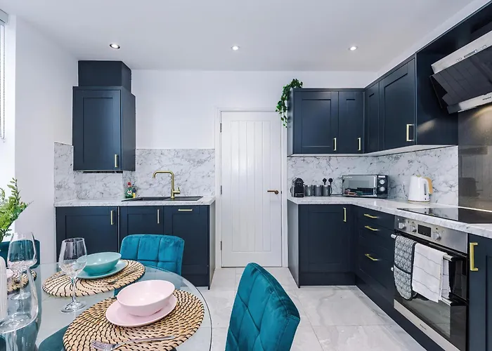 Sleek 6 Bedroom Abode In * Harrogate