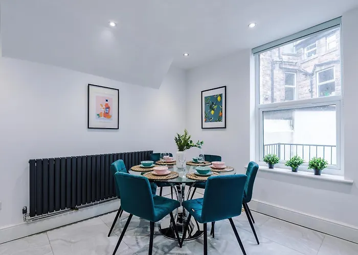 Sleek 6 Bedroom Abode In