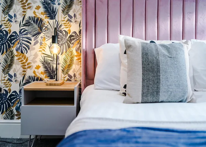 Sleek 6 Bedroom Abode In * Harrogate