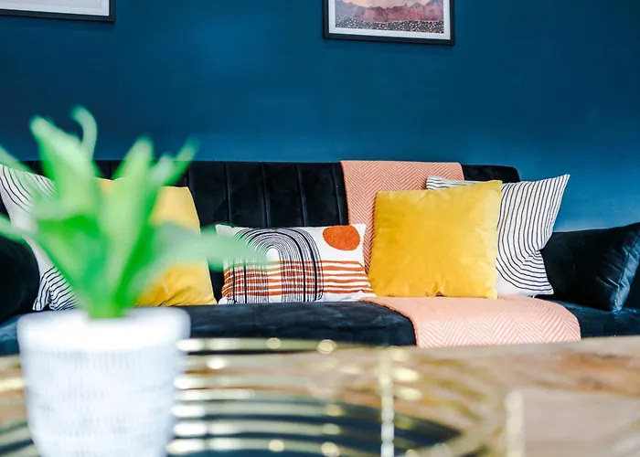 Sleek 6 Bedroom Abode In Harrogate