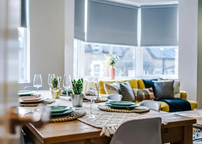 Sleek 6 Bedroom Abode In