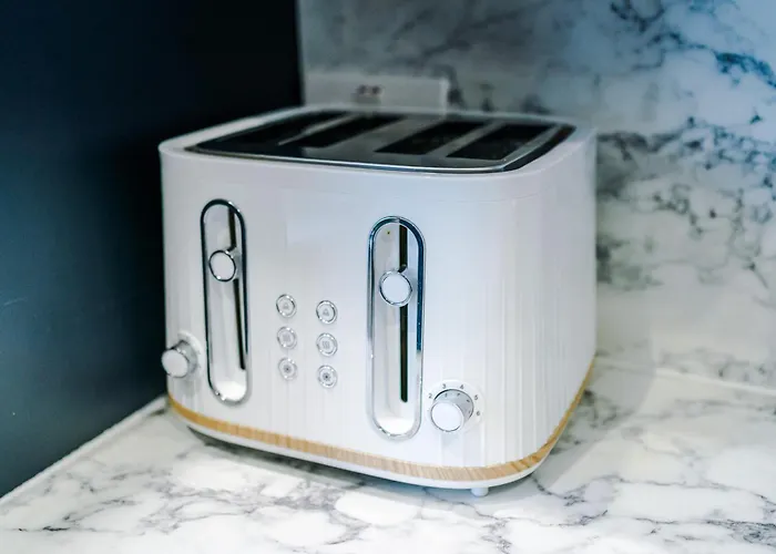 Sleek 6 Bedroom Abode In *