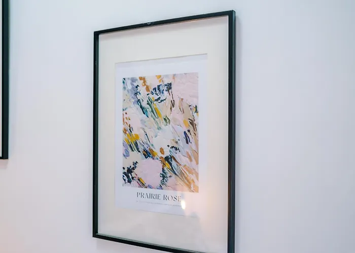 Sleek 6 Bedroom Abode In * Harrogate