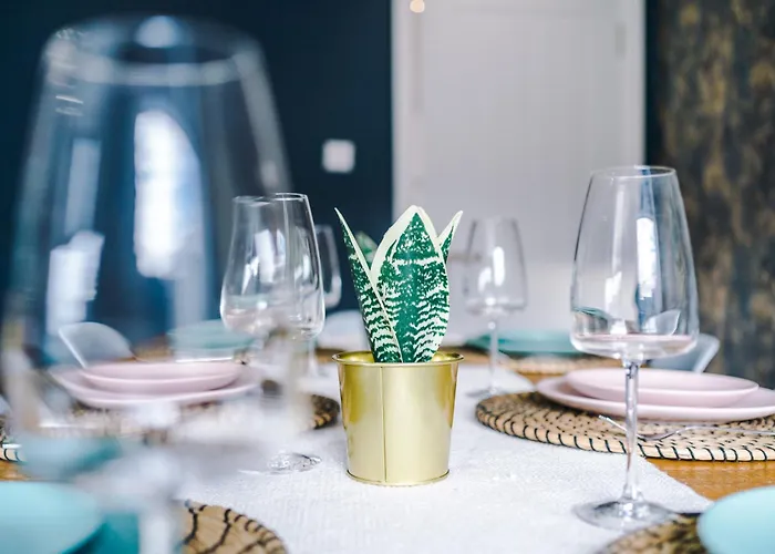 Apartment Sleek 6 Bedroom Abode In