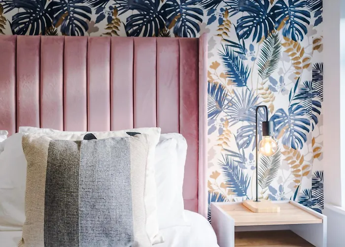 Sleek 6 Bedroom Abode In *