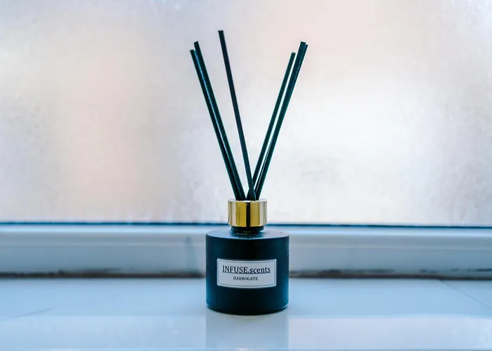 Sleek 6 Bedroom Abode In Apartment *