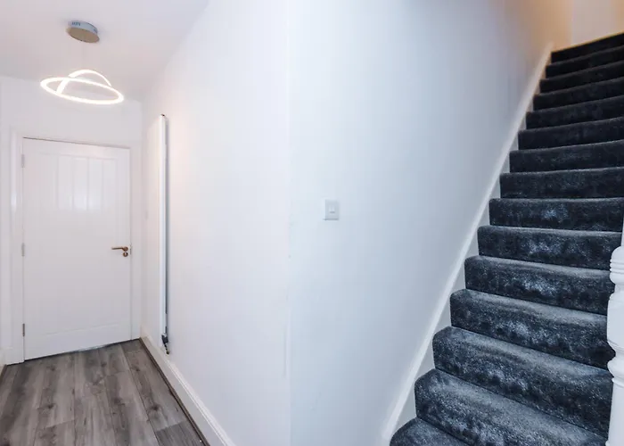 Sleek 6 Bedroom Abode In * Harrogate