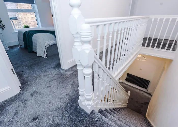 Sleek 6 Bedroom Abode In *