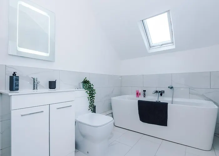 Sleek 6 Bedroom Abode In