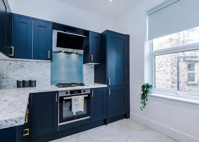Sleek 6 Bedroom Abode In Apartment Harrogate
