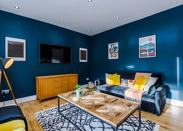 Sleek 6 Bedroom Abode In * Harrogate