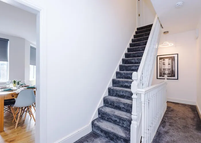 Sleek 6 Bedroom Abode In