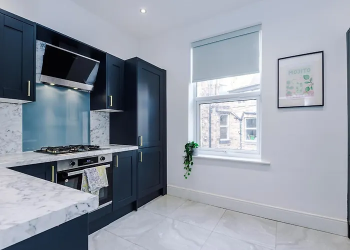 Sleek 6 Bedroom Abode In *